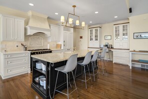 Private kitchen -  Luxurious 4-bedroom home with stunning sunsets with Fitness and Media rooms!  (Ithaca)