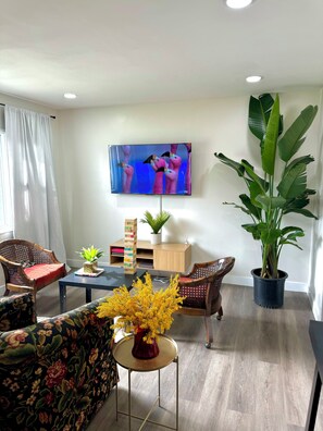 Una Smart TV, libros