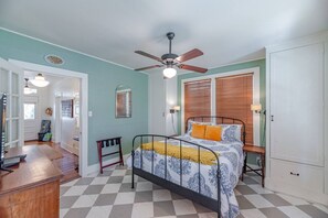 3 habitaciones, tabla de planchar con plancha, wifi y ropa de cama