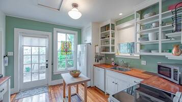 KĂŒhlschrank, Mikrowelle, Ofen, Herdplatte