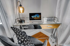 Interior - Cozy & Charming Home, Minutes to Everything! (Charlotte)