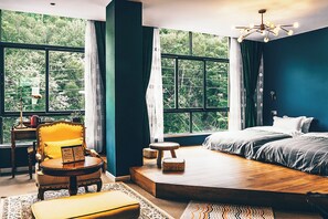 Superior tweepersoonskamer, privébadkamer, uitzicht op bergen | Individueel gedecoreerd, individueel gemeubileerd, een bureau