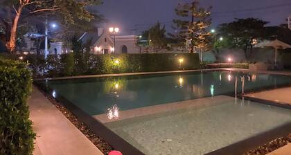 Charming 2-bedroom townhome in marvelous at Bang Keaw AC,WiFi next to Ikea Mega