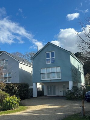 Exterior - 6 Salterns-Dog Friendly-Nr Yarmouth-Sleeps 10 (Yarmouth)