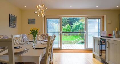 6 Salterns-Dog Friendly-Nr Yarmouth-Sleeps 10