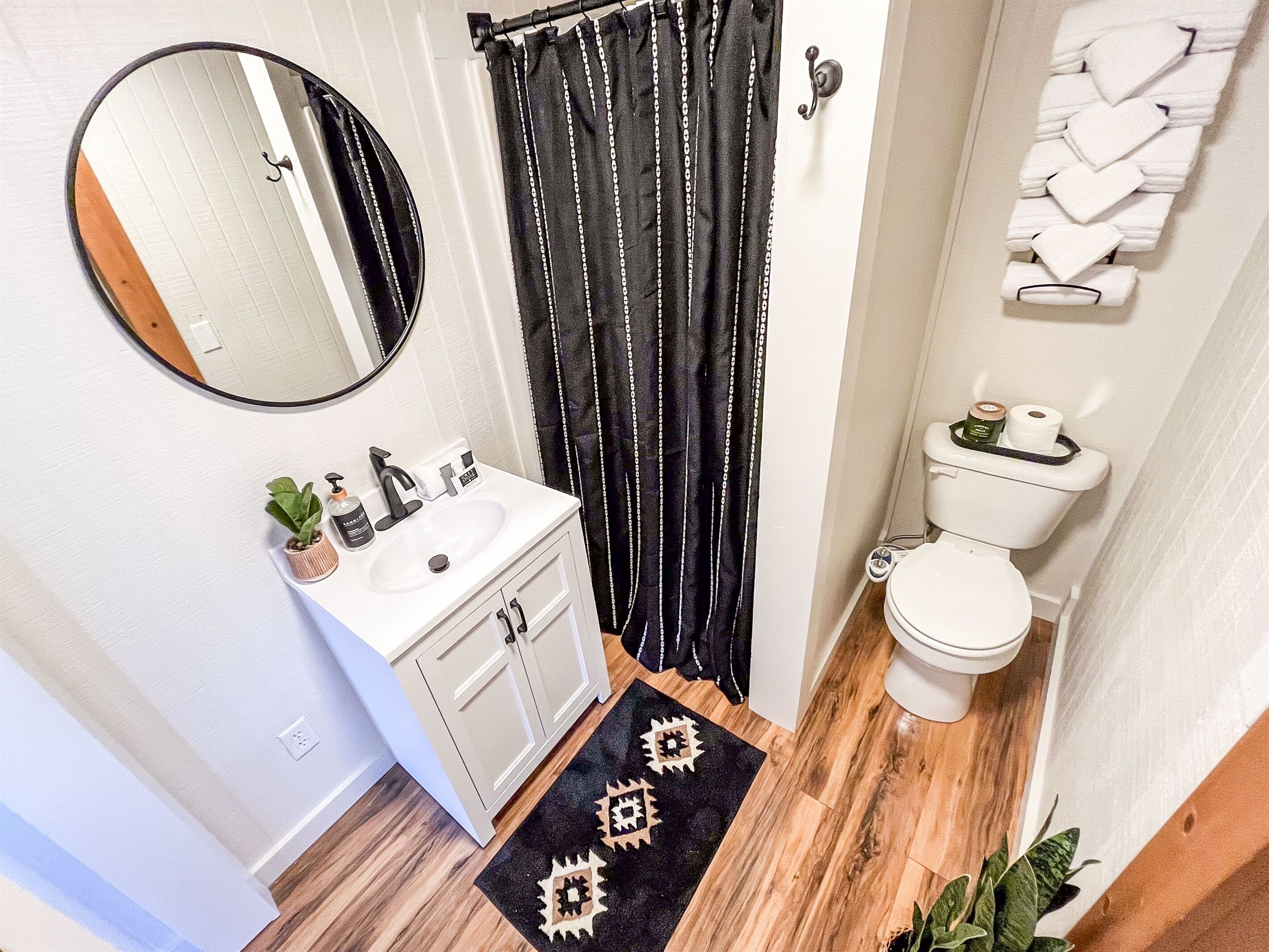 Een douche, handdoeken