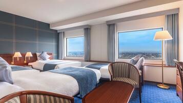 Quarto quádruplo luxo, para não fumantes (Renewal) | Escrivaninha, Wi-Fi de cortesia, roupa de cama