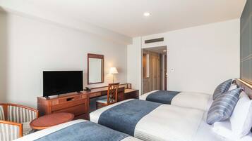 Superior Triple, Non Smoking | Desk, free WiFi, bed sheets