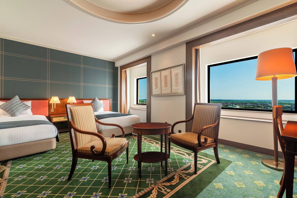 Deluxe Suite, Non Smoking | Desk, WiFi (free), bed sheets
