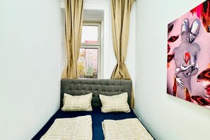 1 bedroom, bed sheets - Cozy Private Room, Only 12-Min Walk to Augarten (Vienna)