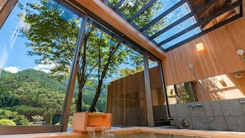 Superior Twin Room, Multiple Bedrooms, Garden View | Bilik Mandi | Selipar