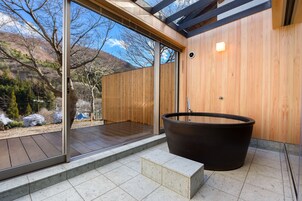 Standard Double Room, Garden View | Bathroom | Slippers