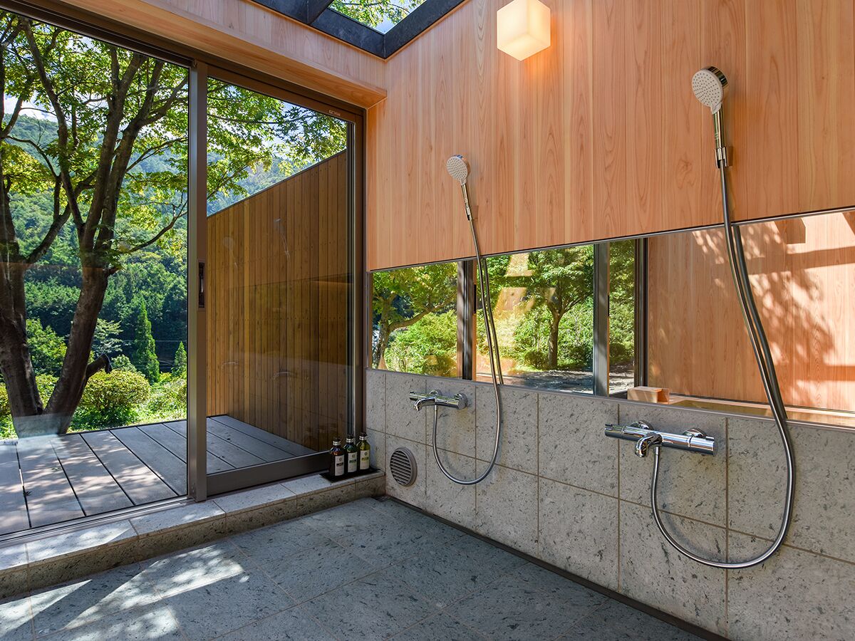 Superior Twin Room, Multiple Bedrooms, Garden View | Bathroom | Slippers
