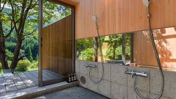 Superior Twin Room, Multiple Bedrooms, Garden View | Bathroom | Slippers
