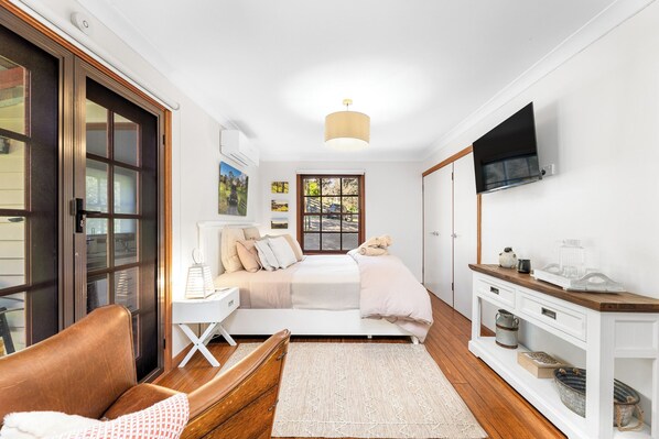 3 bedrooms, iron/ironing board, travel cot, WiFi