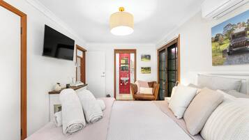 1 dormitori, un bressol de viatge, wifi i roba de llit