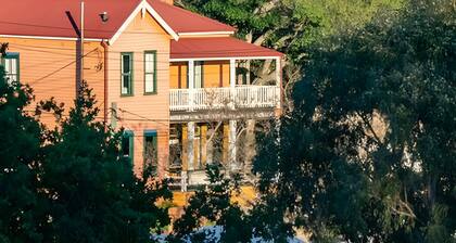 Pet Friendly Farm Stay in the centre of Tilba!