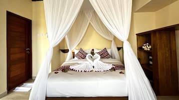 2 bedrooms, desk, laptop workspace, free WiFi