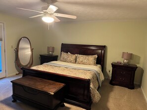 3 bedrooms, iron/ironing board, WiFi, bed sheets