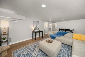 Smart TV, fireplace - Charming 3-bedroom duplex with AC, WiFi in superb Spokane (Spokane)