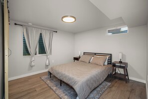 3 bedrooms, desk, free WiFi, bed sheets - Charming 3-bedroom duplex with AC, WiFi in superb Spokane (Spokane)