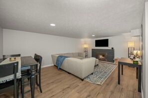 Smart TV, fireplace - Charming 3-bedroom duplex with AC, WiFi in superb Spokane (Spokane)