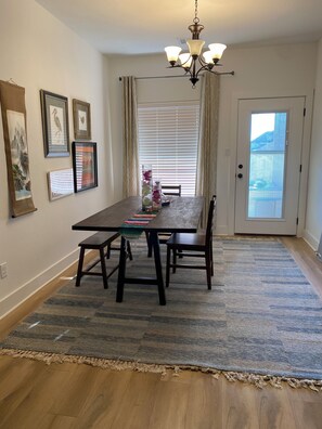 Dining - Charming townhome. 3-bdrm, 2.5 bath with pool. 10 minutes to Kyle Field. (College Station)