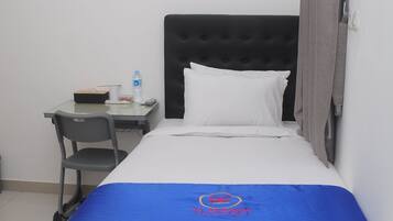 Escritorio, espacio para trabajar con laptop y wifi gratis