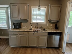 Private kitchen - Charming country retreat! (Wendell)