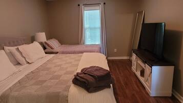 3 chambres, fer et planche Ă repasser, Wi-Fi, draps fournis