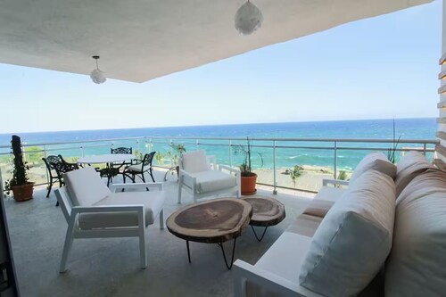 Oceanfront Luxury Apartment