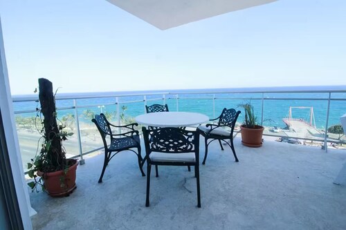 Oceanfront Luxury Apartment