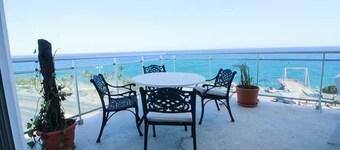 Oceanfront Luxury Apartment