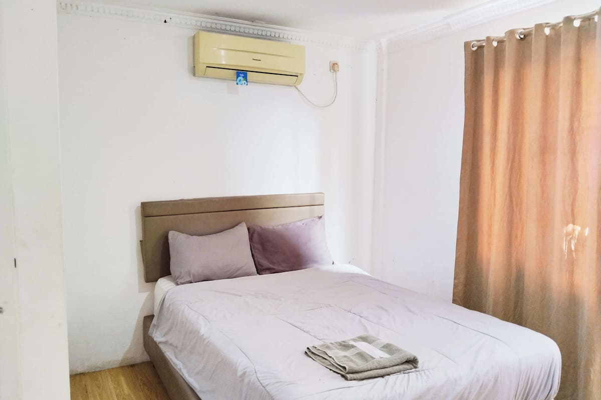 Standard Double Room | Free WiFi, bed sheets
