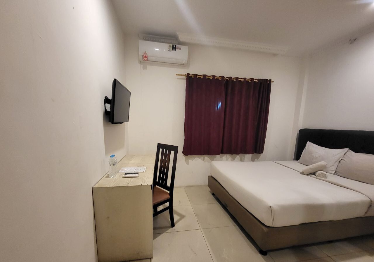 Free WiFi, bed sheets