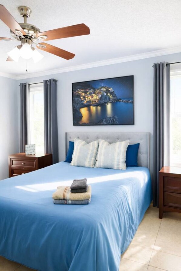 4 bedrooms, desk, travel cot, free WiFi