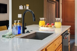 Fridge, microwave, oven, stovetop - Hot Tub-Pool - 5 Min Walk to Base+Free Ski Shuttle (Steamboat Springs)