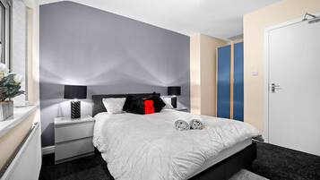 4 bedrooms, WiFi, bed sheets