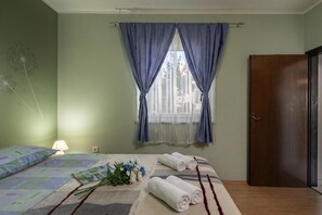 2 slaapkamers, een strijkplank/strijkijzer, gratis wifi, beddengoed