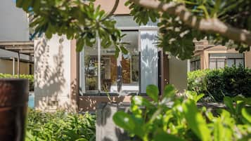 Premier villa, 3 hálószobával, privát medence | Kertre néző