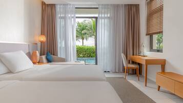 Villa, 3 habitaciones, alberca privada, frente al mar | Caja de seguridad en la habitación, escritorio y cortinas blackout