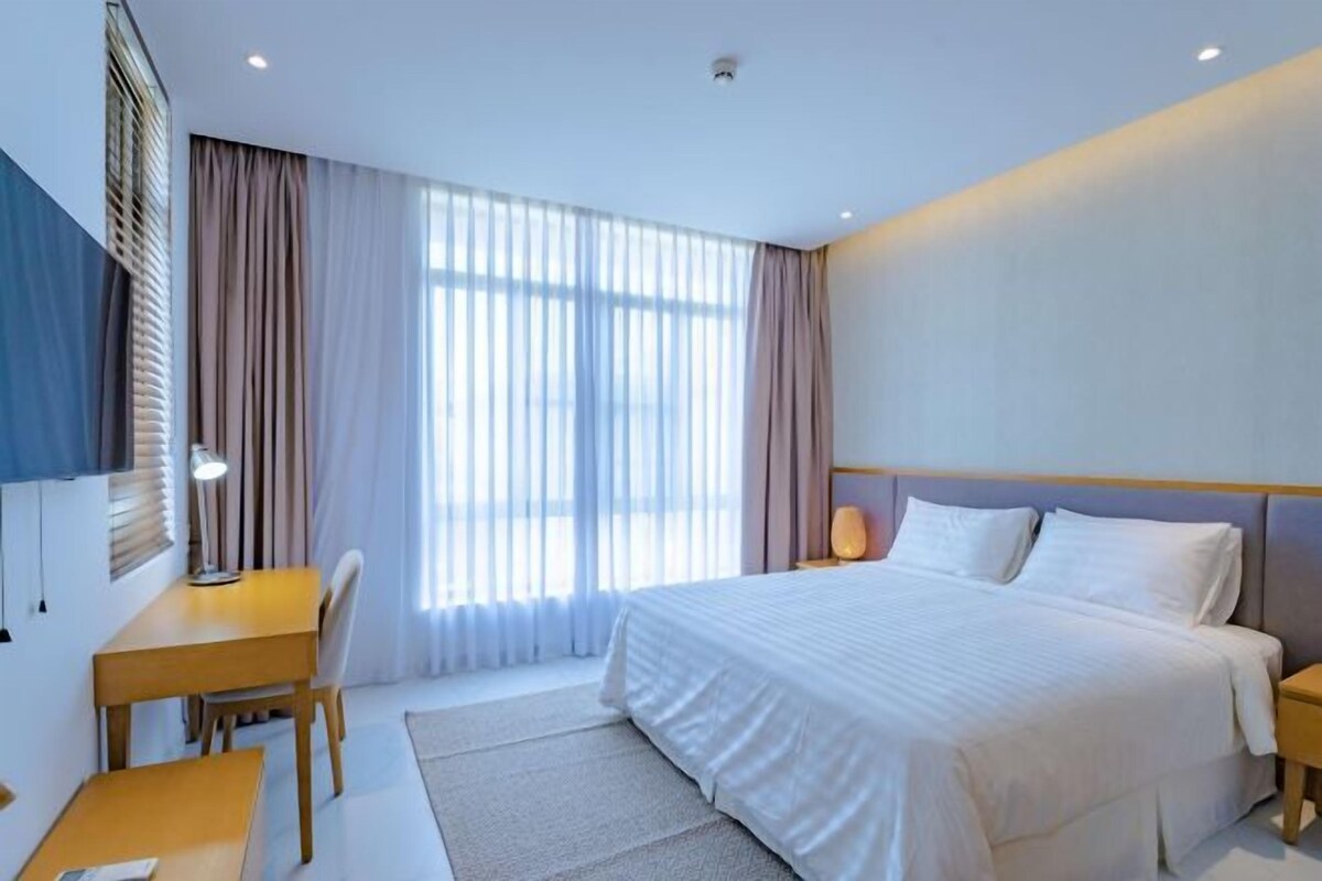 In-room safe, blackout drapes, soundproofing, WiFi (free)