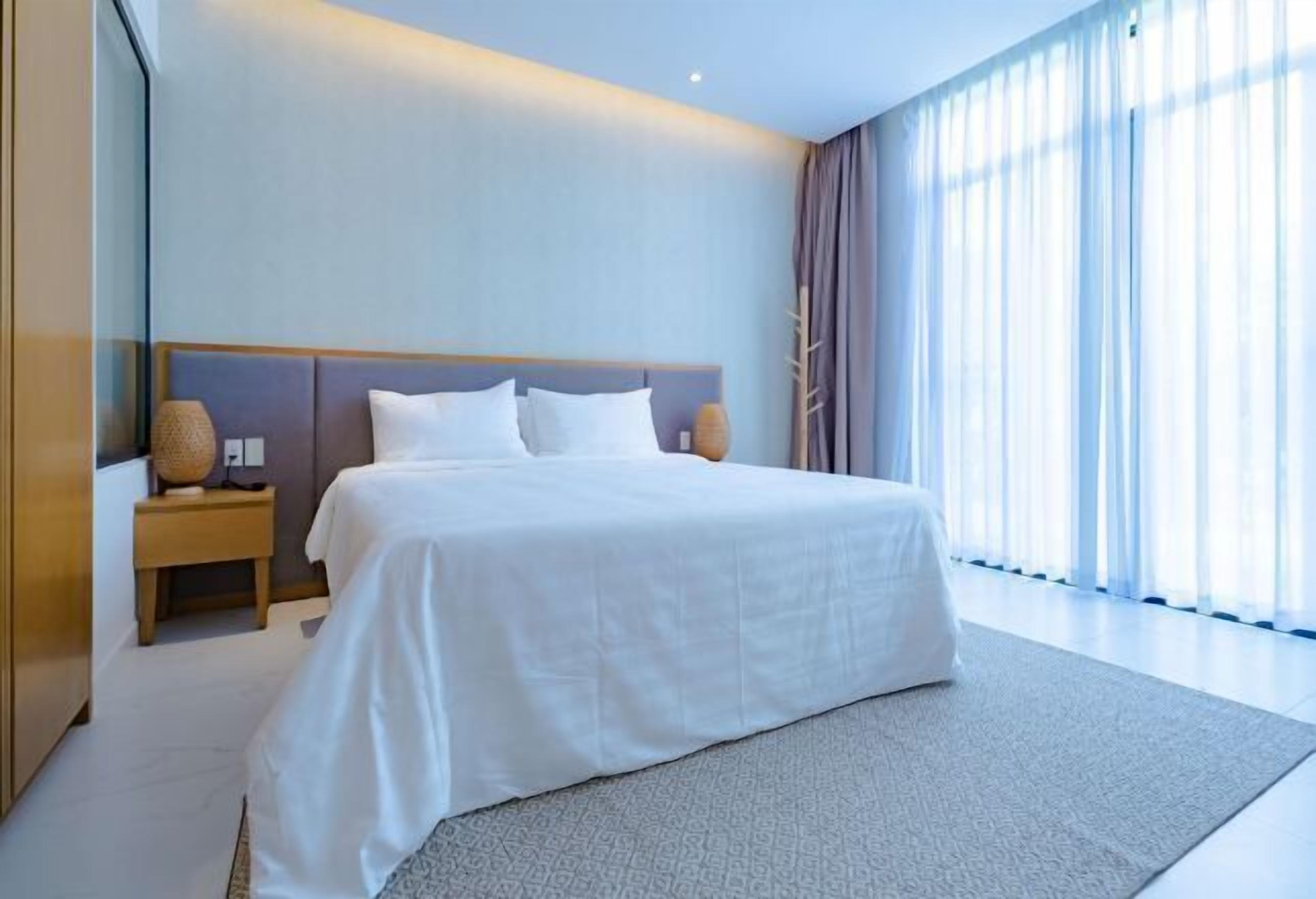 In-room safe, desk, blackout drapes, soundproofing