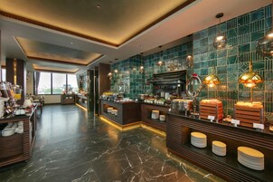 Daily cooked-to-order breakfast for a fee