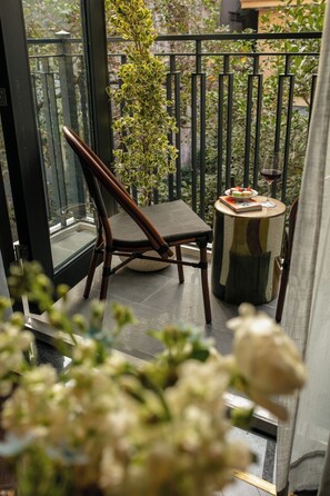 Egyptian cotton sheets, premium bedding, memory foam beds, minibar