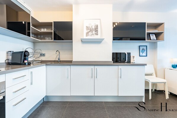 Fridge, microwave, oven, coffee/tea maker