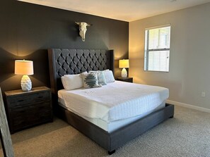 2 Schlafzimmer, Schreibtisch, Bügeleisen/Bügelbrett, Reisekinderbett