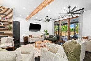 Smart TV, books, stereo