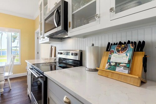 Intracoastal Waterfront Retreat, Sleeps 10