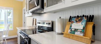 Intracoastal Waterfront Retreat, Sleeps 10